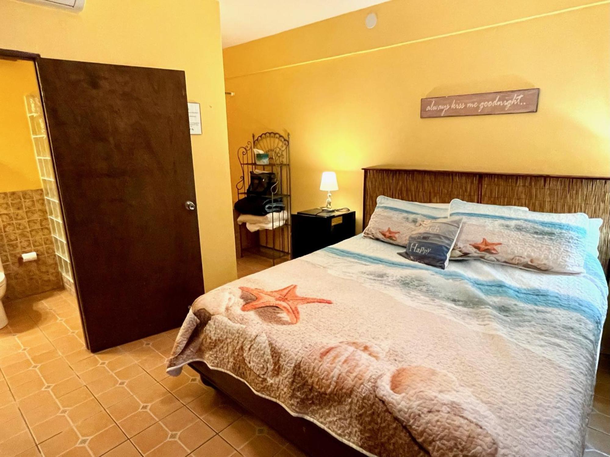 Esperanza Inn Guesthouse (Adults Only) Векес Стая снимка