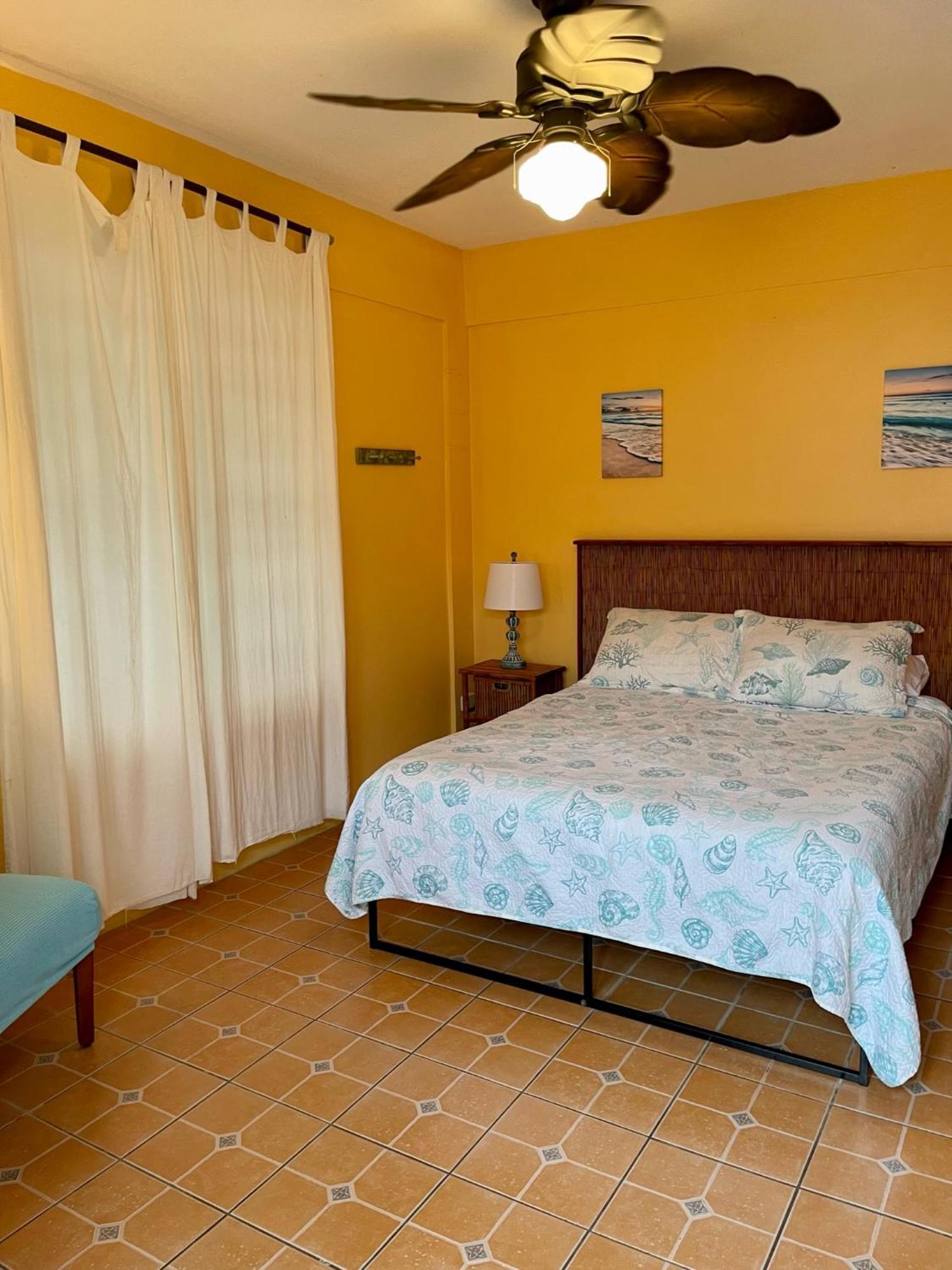 Esperanza Inn Guesthouse (Adults Only) Векес Стая снимка