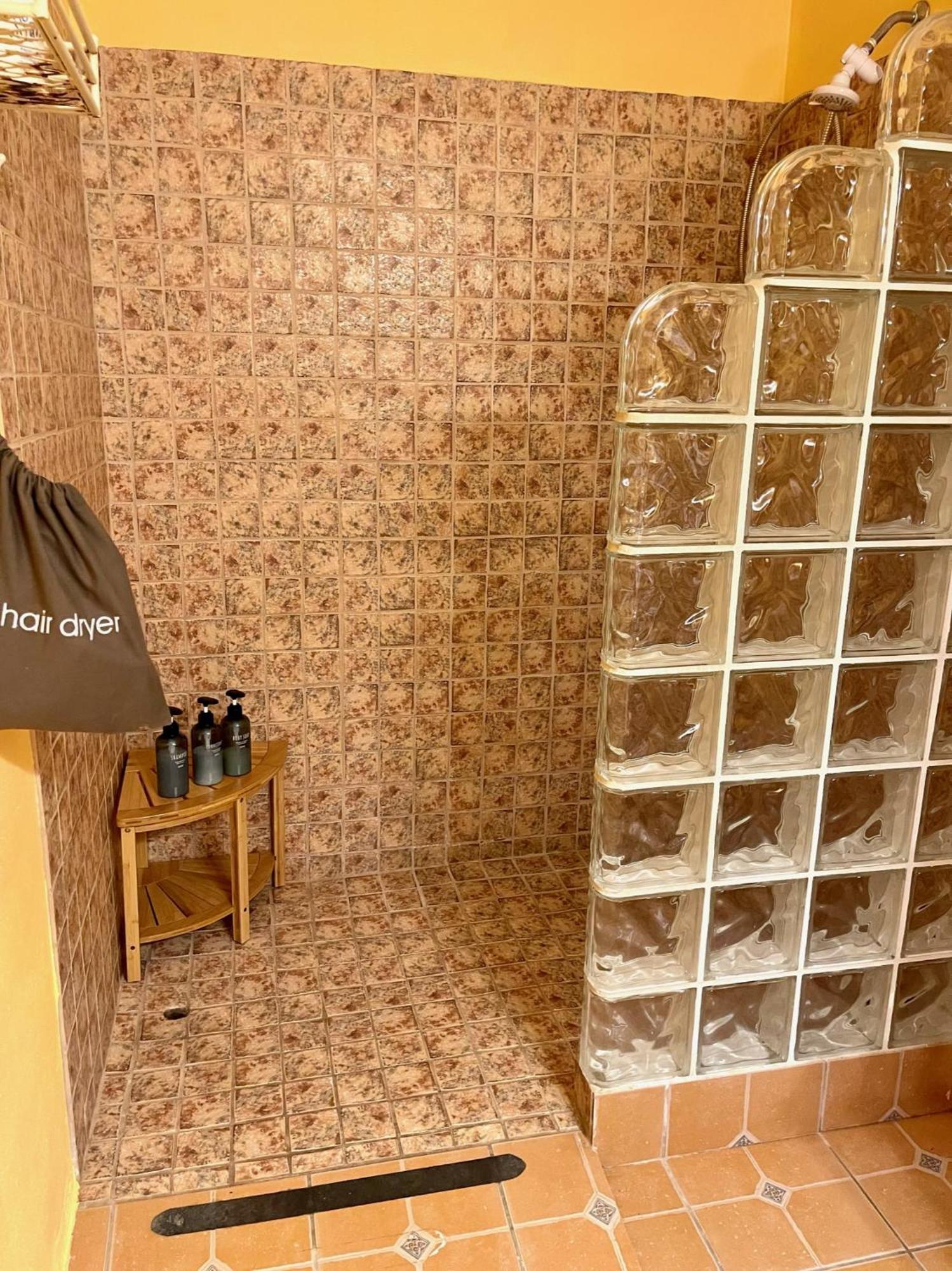Esperanza Inn Guesthouse (Adults Only) Векес Стая снимка